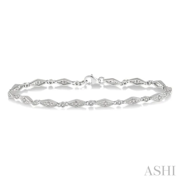 1/3 Ctw Round Cut Diamond Shape Fashion Bracelet in 10K White Gold