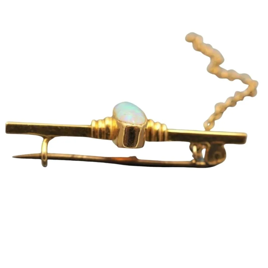 18ct Yellow Gold Crystal Opal Brooch with Safety Chain