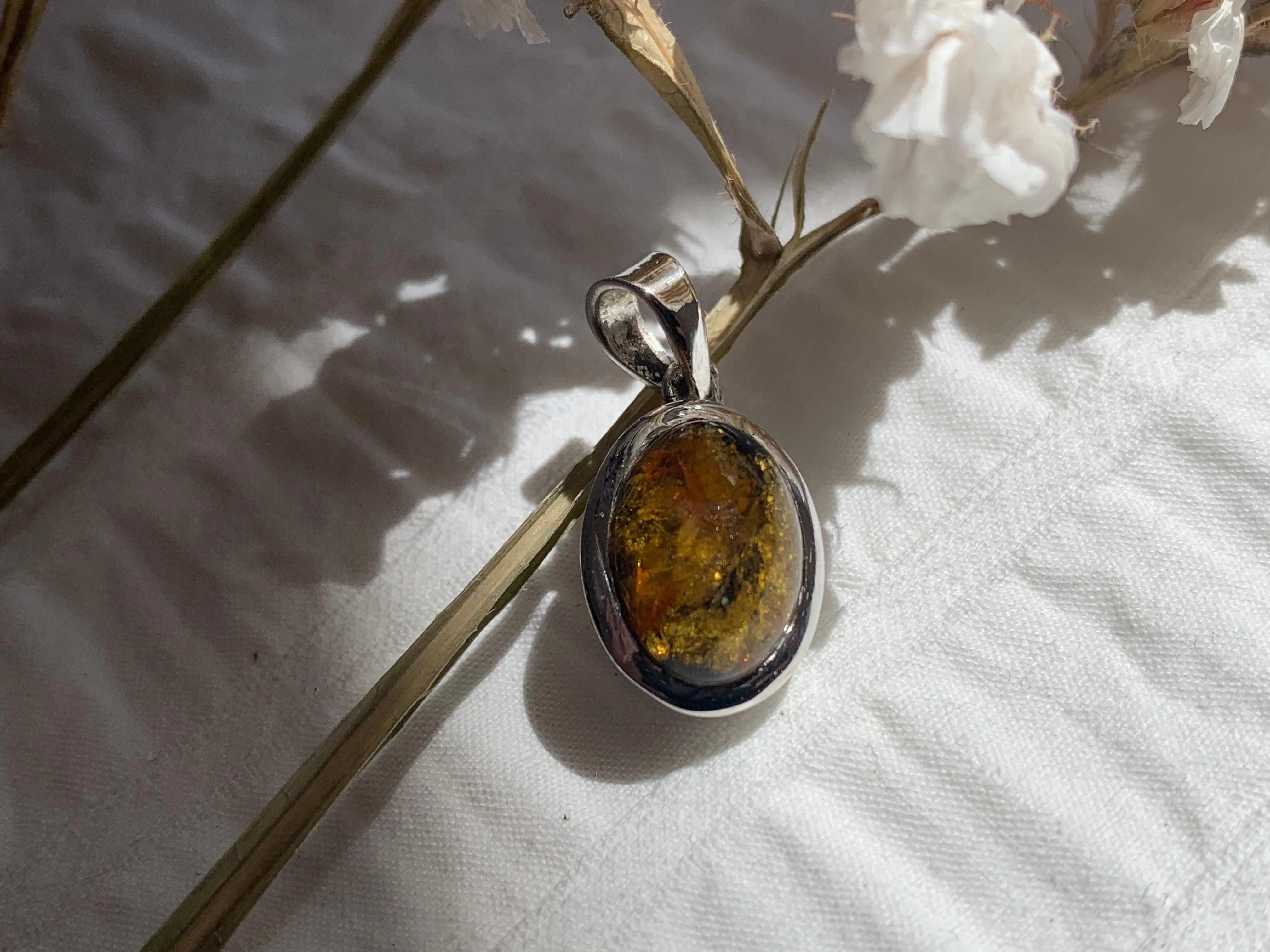 Amber Naevia Pendant - Small Oval