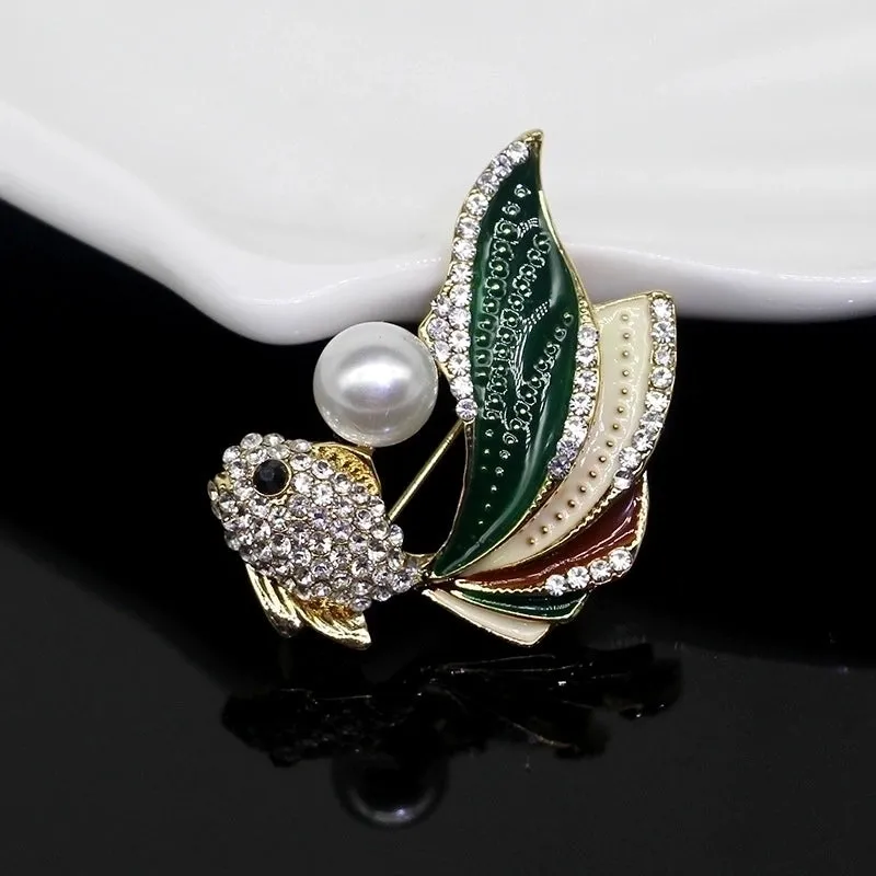 Elegant Glam Pin Geometric Alloy Plating Inlay Artificial Pearls Rhinestones Shell Women's Brooches