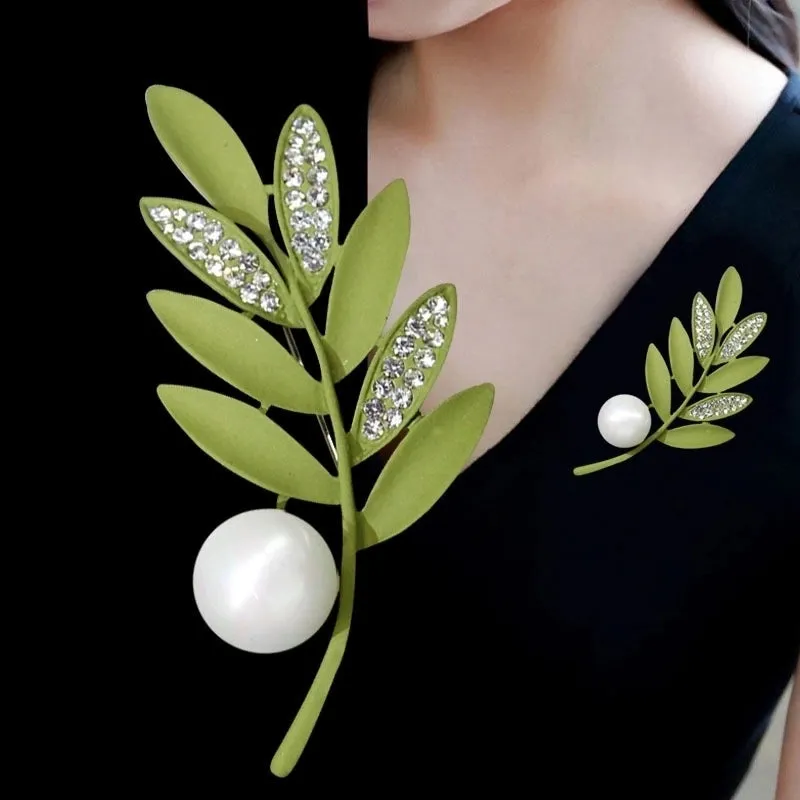 Elegant Glam Pin Geometric Alloy Plating Inlay Artificial Pearls Rhinestones Shell Women's Brooches