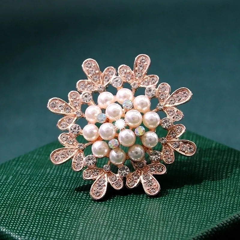 Elegant Glam Pin Geometric Alloy Plating Inlay Artificial Pearls Rhinestones Shell Women's Brooches