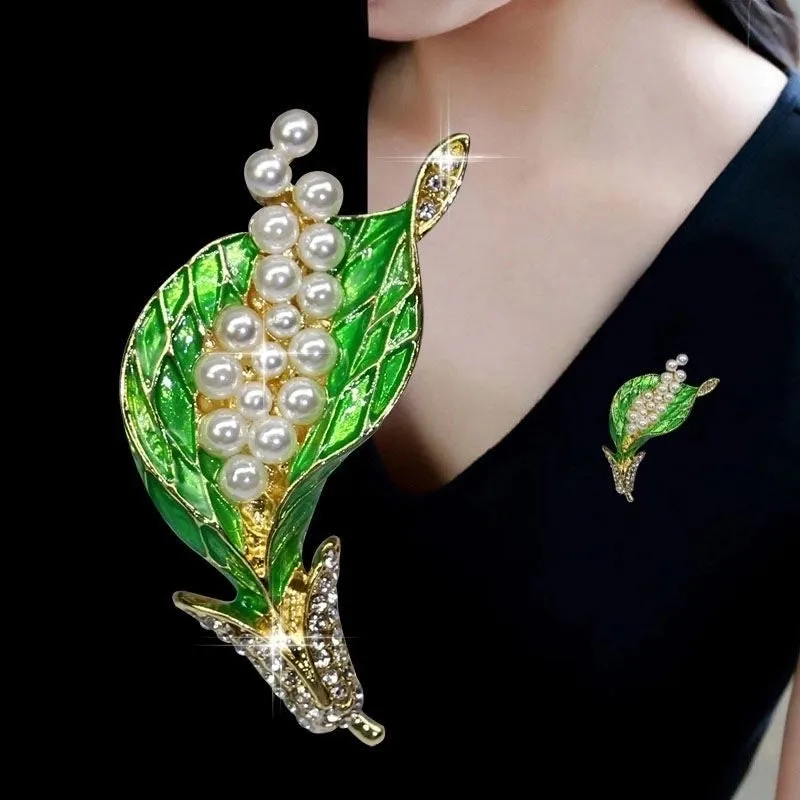 Elegant Glam Pin Geometric Alloy Plating Inlay Artificial Pearls Rhinestones Shell Women's Brooches