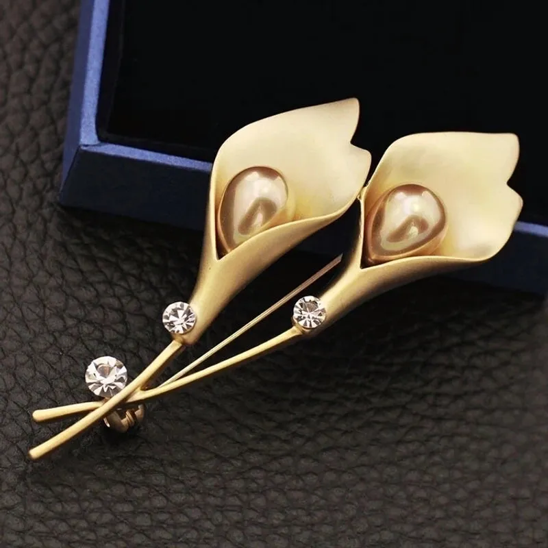 Elegant Glam Pin Geometric Alloy Plating Inlay Artificial Pearls Rhinestones Shell Women's Brooches