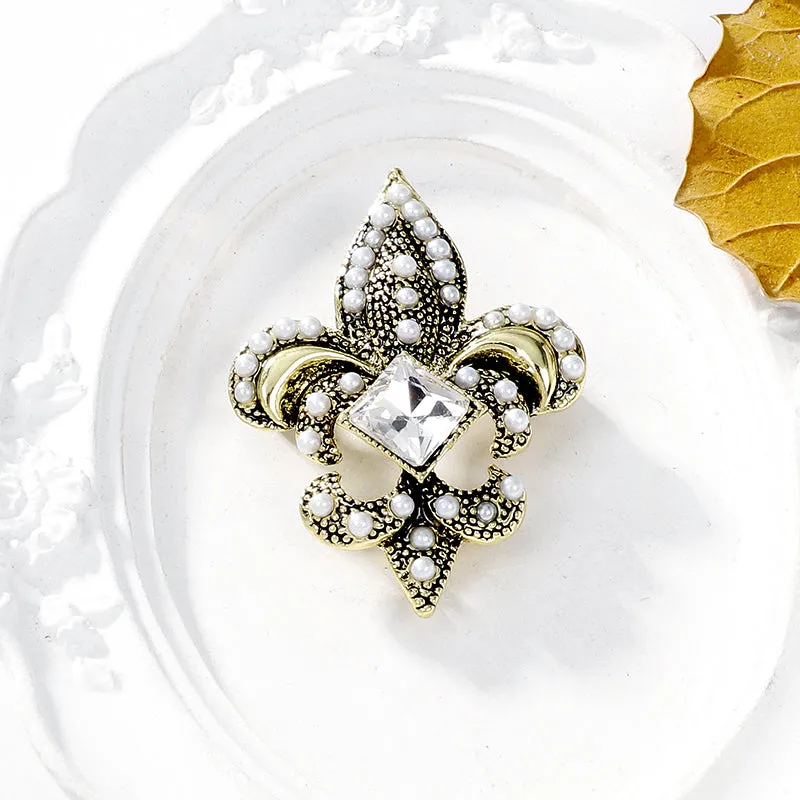 Elegant Temperament Pearl Brooch