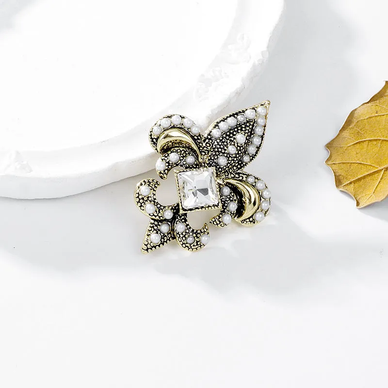 Elegant Temperament Pearl Brooch