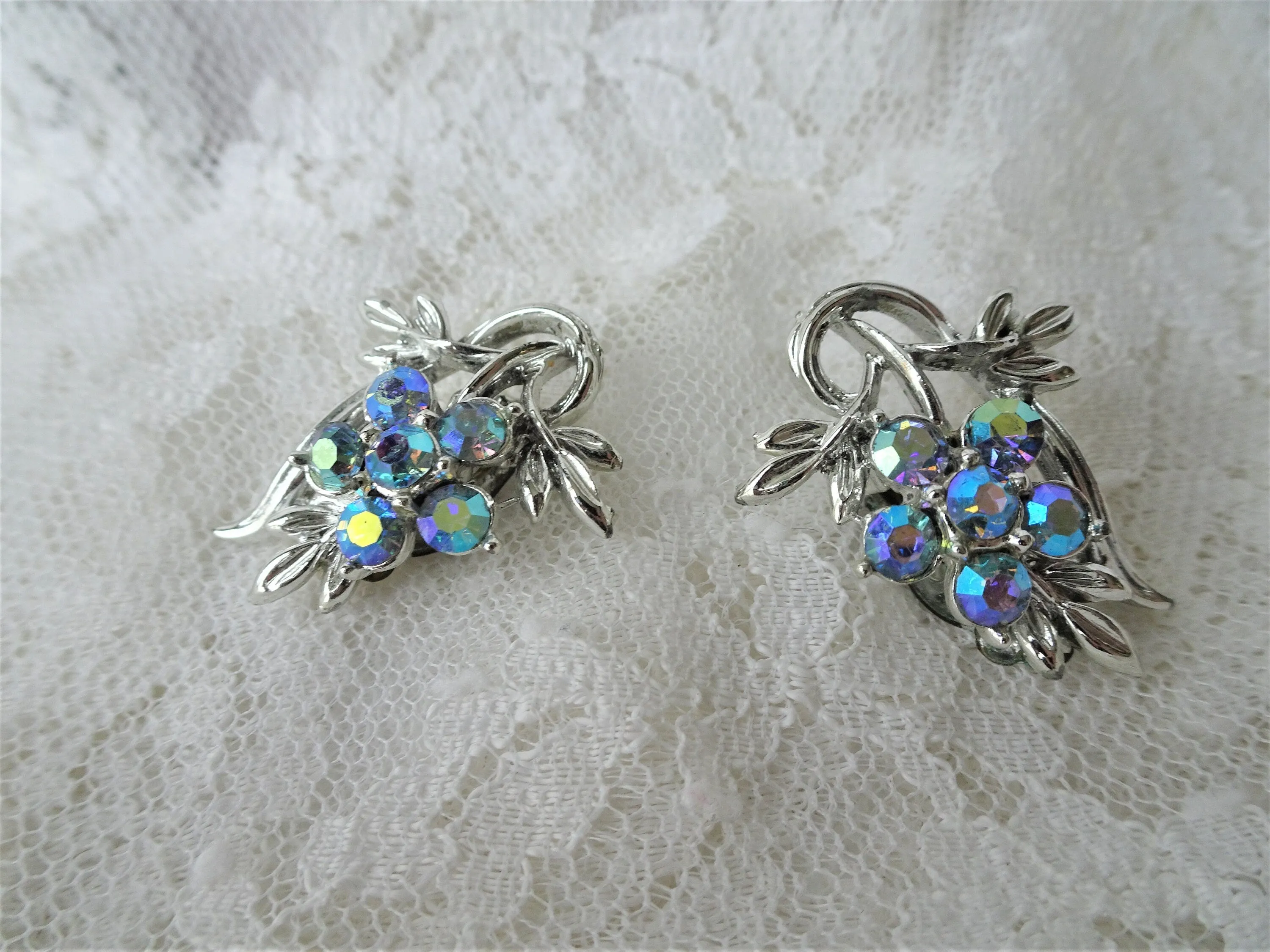 LOVELY Vintage Glass and Filigree Earrings,Blue AB Stones,Silver Tone Metal,Clip On Earrings,Clip Earrings,Mid Century ,Collectible Jewelry