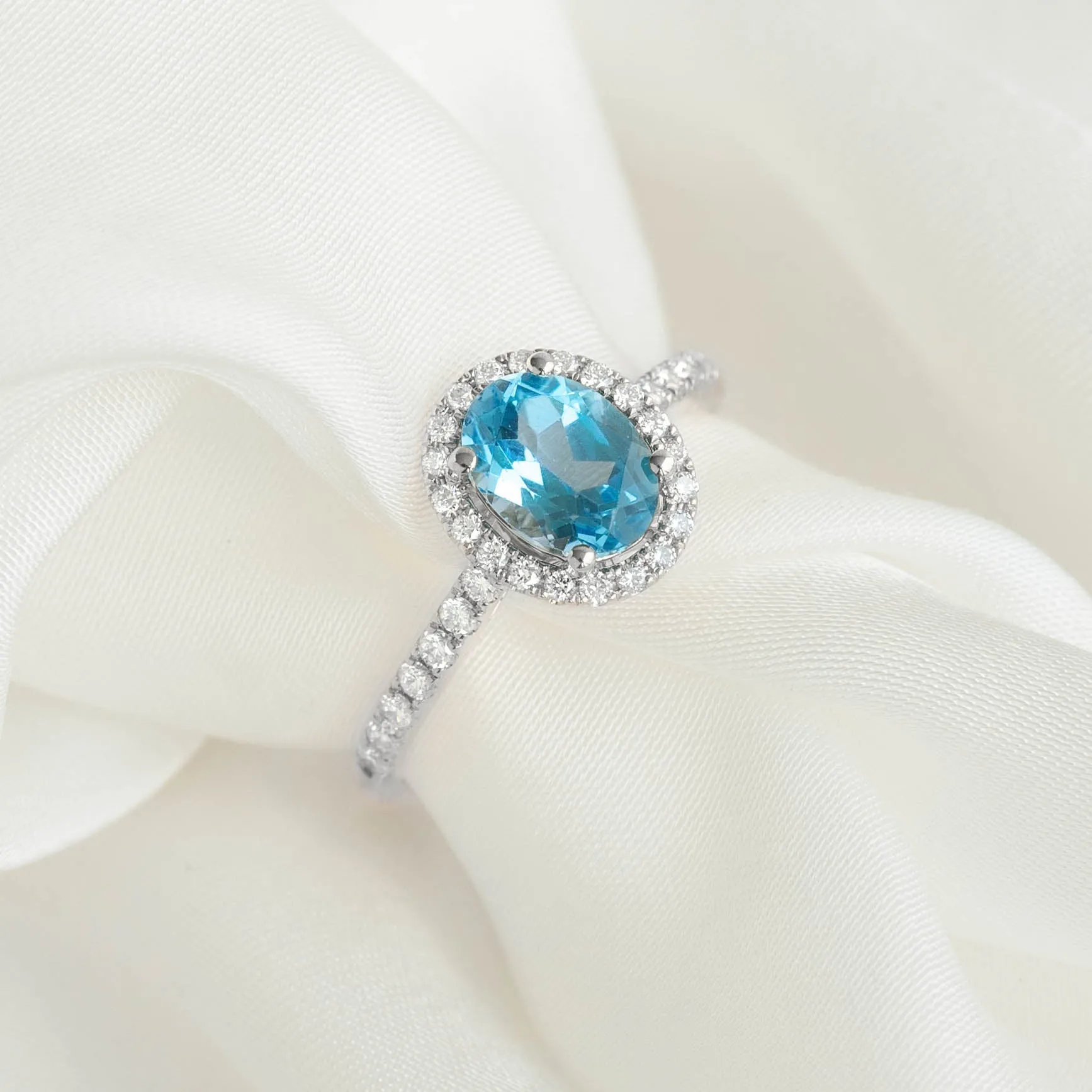 Oval Swiss Blue Topaz Halo Ring White Gold - Suna