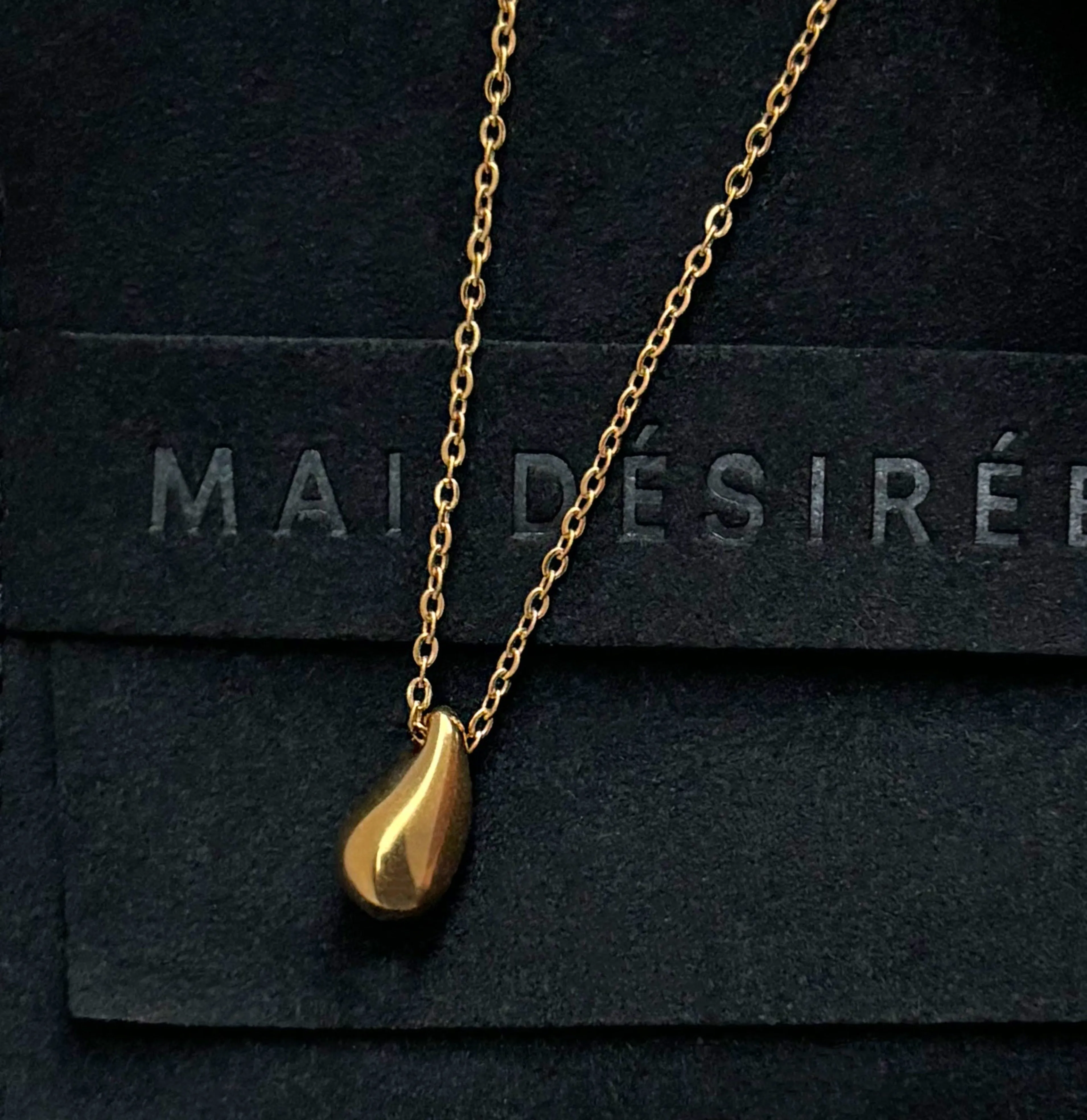 PENELOPE GOLD TEAR DROP PENDANT NECKLACE