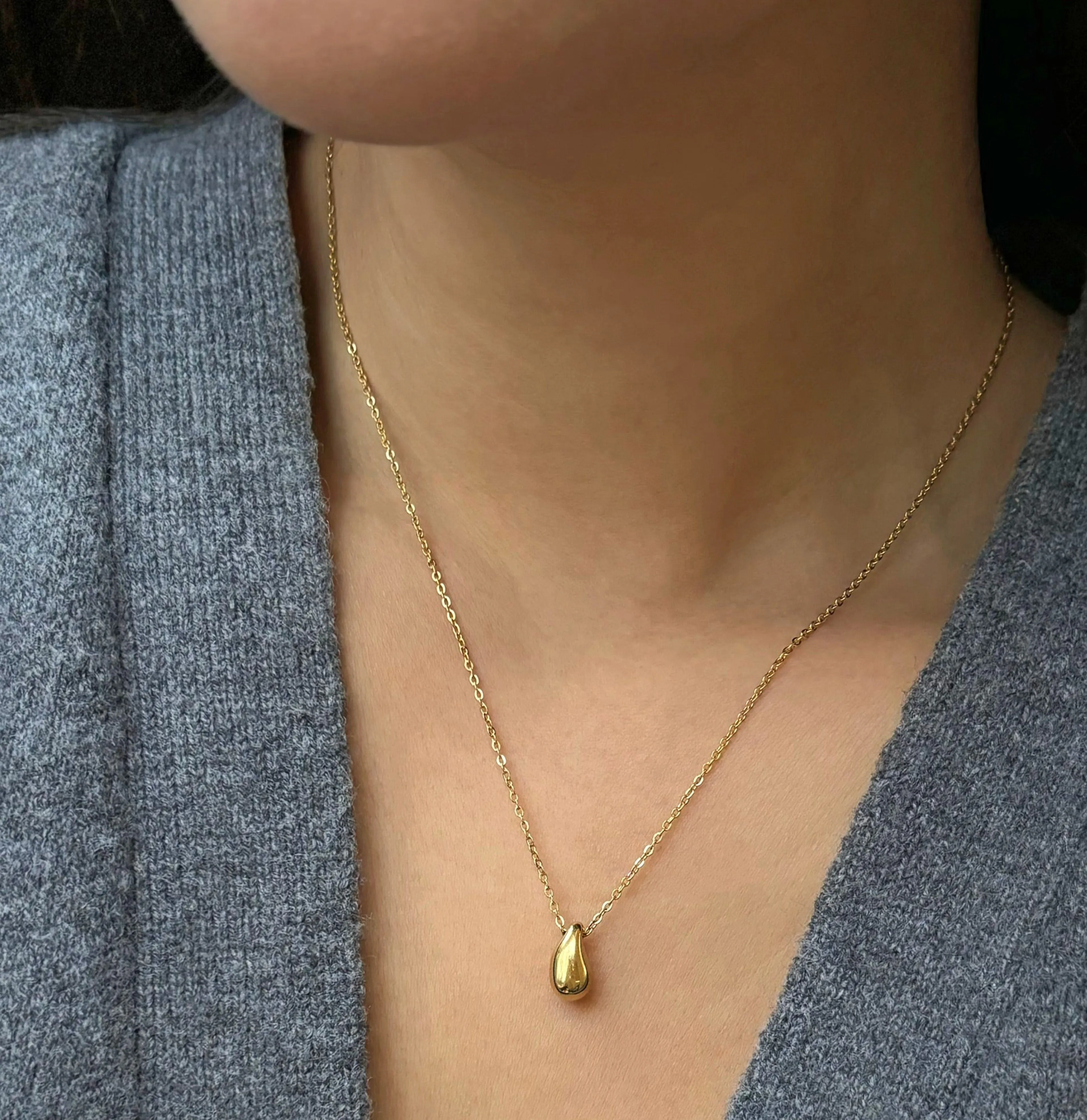 PENELOPE GOLD TEAR DROP PENDANT NECKLACE