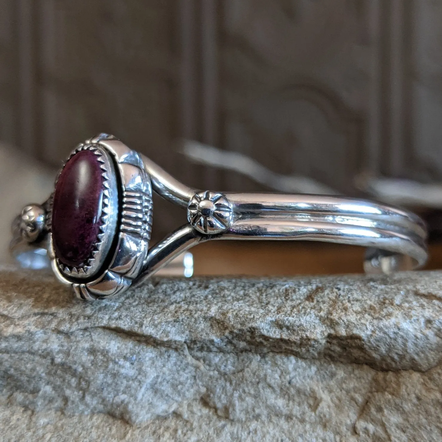 Purple Spiny Oyster Shell Cuff by Leslie Yazzie SWSG-BRC-0013