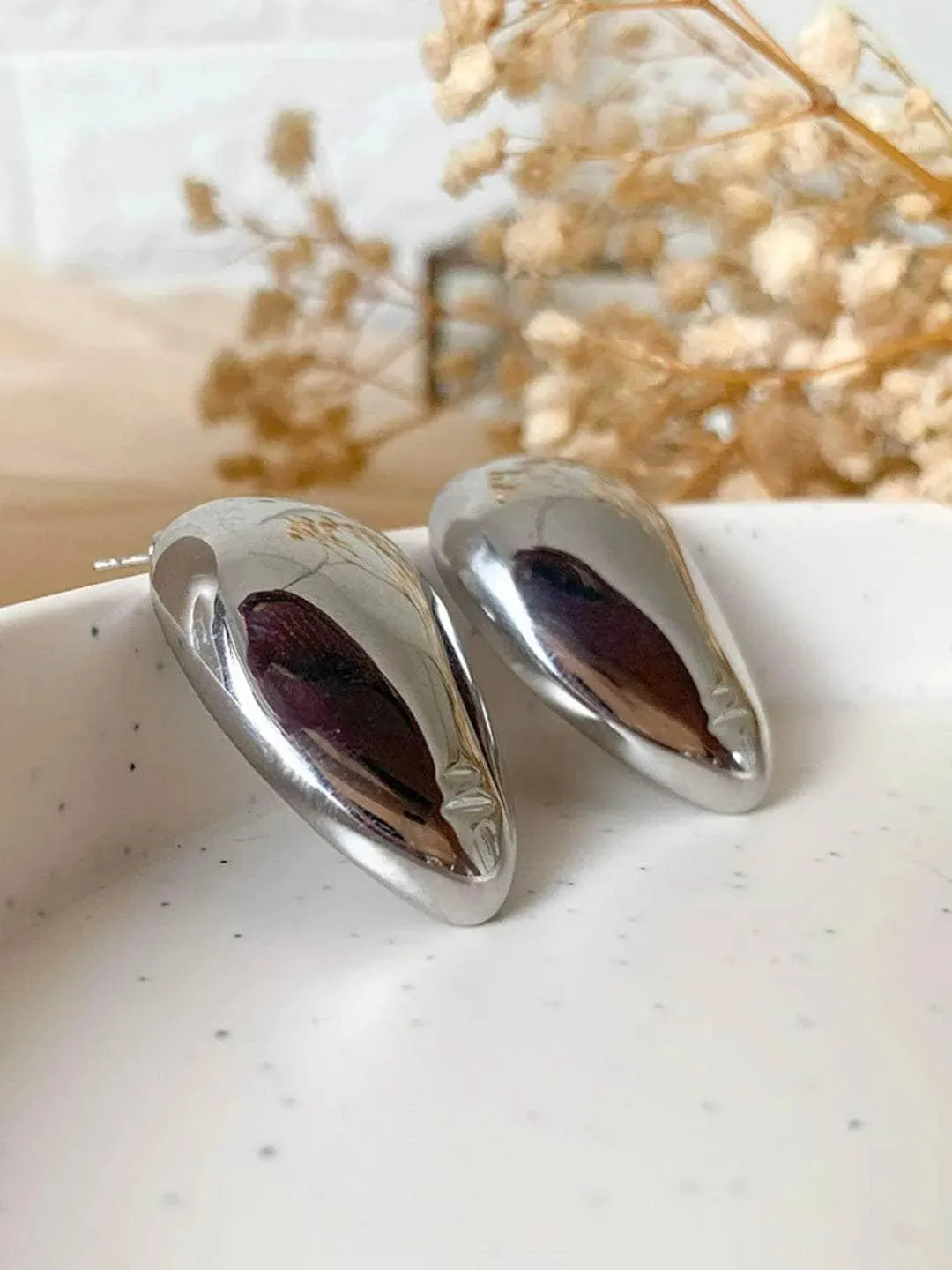 Striking Tear Drop Earrings Silver