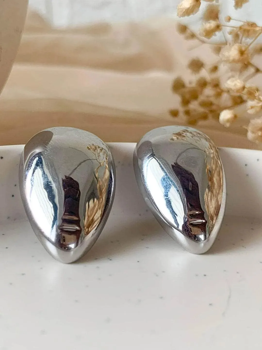 Striking Tear Drop Earrings Silver