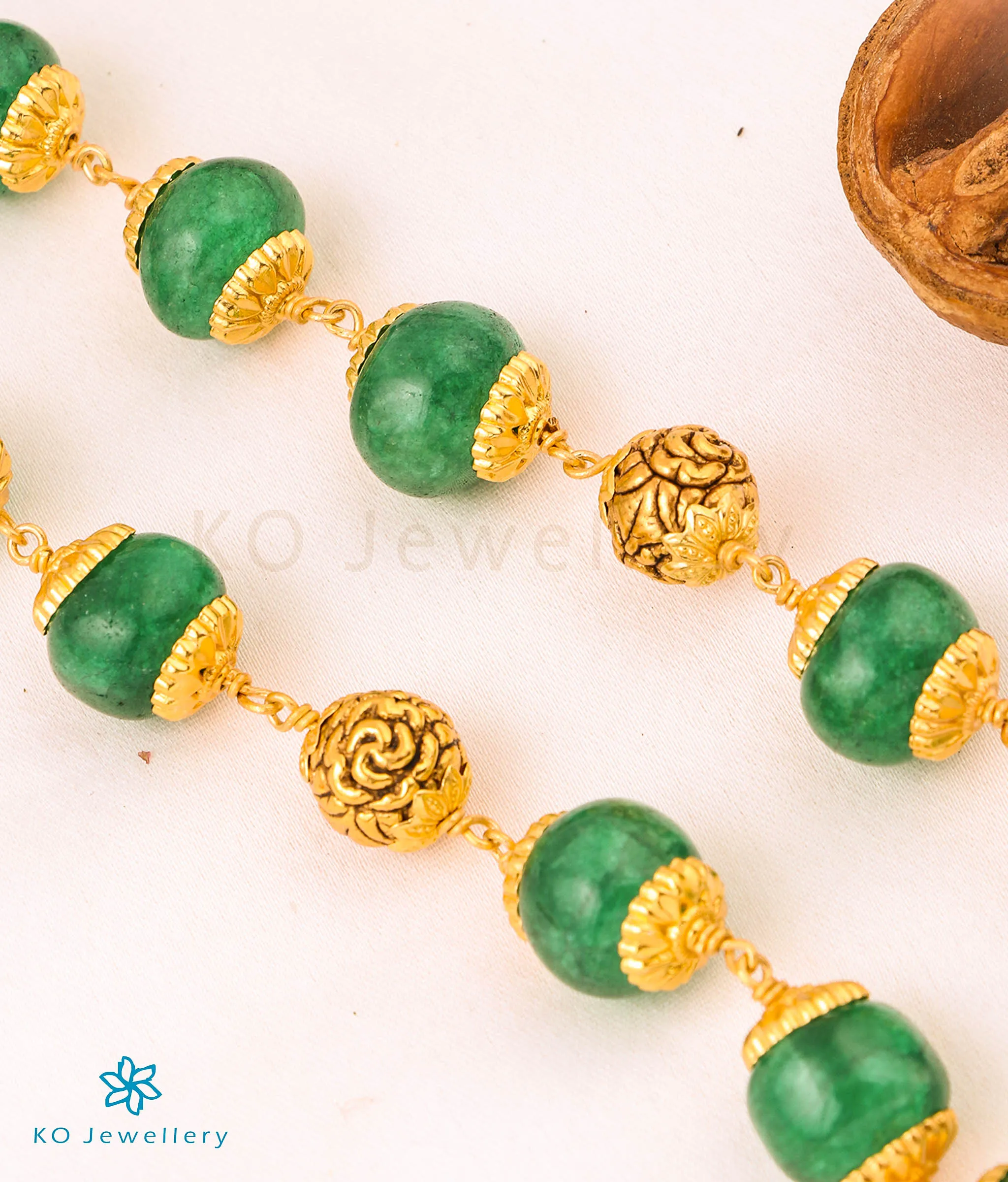 The Chrysoprase Gemstone Nakkasi Beads Silver Chain